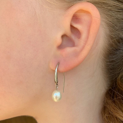 reringe i Rhodineret Sterlingslv med Hvide Ferskvandsperler ca.11x9mm