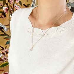 Halskde i Forgyldt Sterlingslv med Rosakvarts