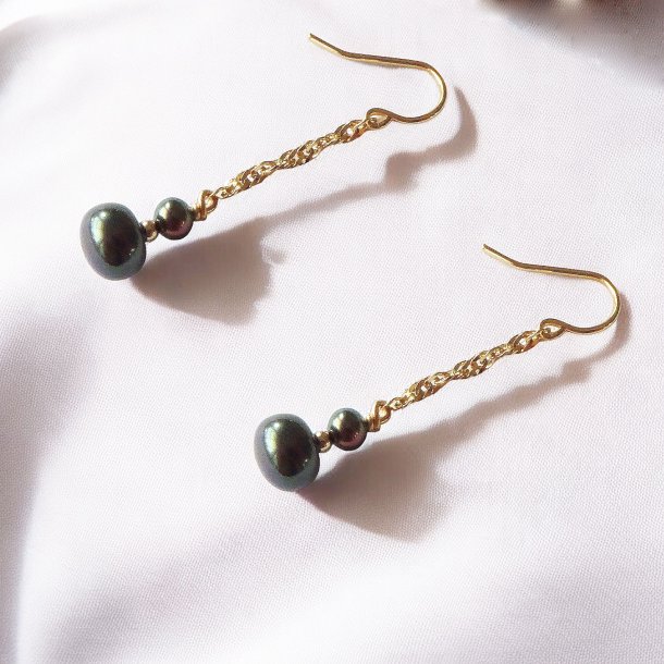 14kt Earrings w. Black Fresh Waterpearls