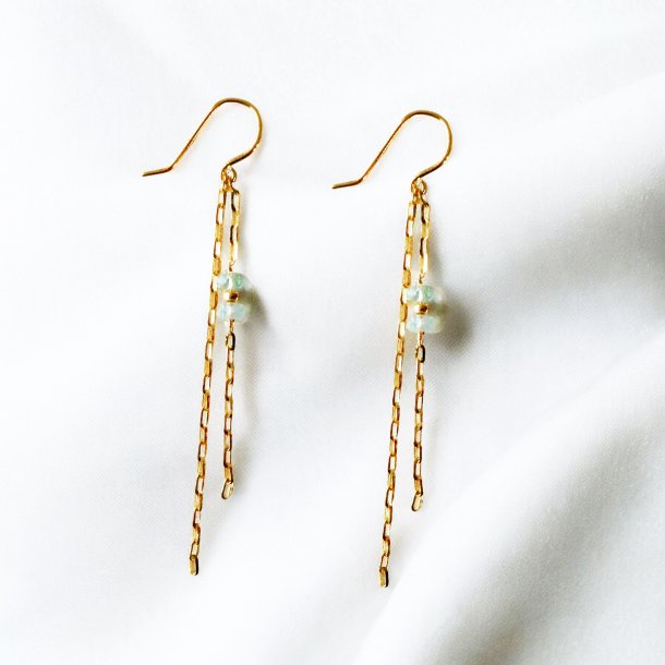 9kt Earrings w. Aquamarine stones